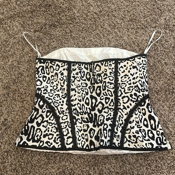 White House black market white and black cheetah print top k - Picture 4 of 7